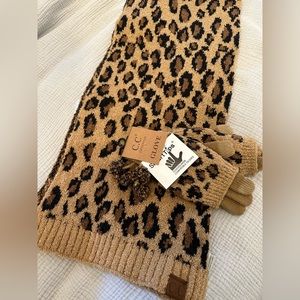***Set*** NWT | C.C. Women's Chenille Leopard Scarf & Gloves